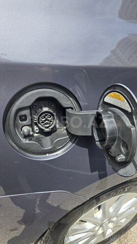 Toyota Prius PHV-11