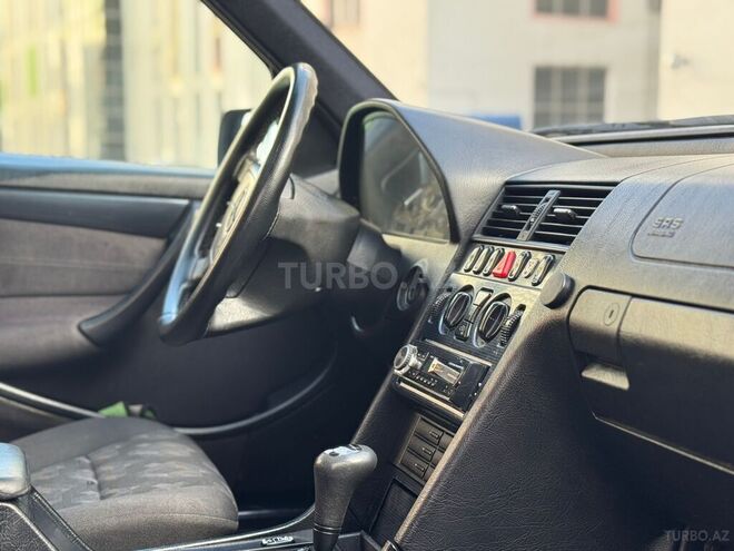 Mercedes C 240 1998, 313,000 km - 2.4 l - Quba
