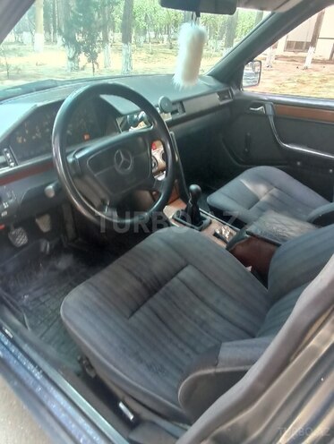 Mercedes E 200 d 1993, 352,000 km - 2.0 л - Sumqayıt