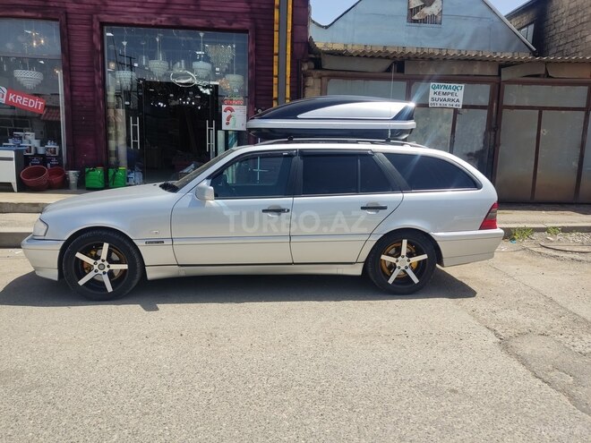 Mercedes C 200 2000, 380,000 km - 2.0 l - Qusar