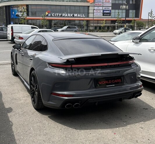 Porsche Panamera GTS-5