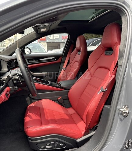 Porsche Panamera GTS-7