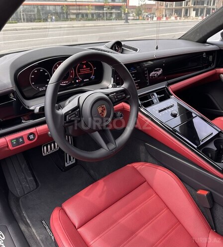 Porsche Panamera GTS-9