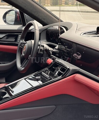 Porsche Panamera GTS-21