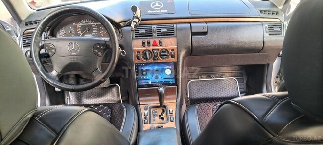 Mercedes E 240 1999, 573,307 km - 2.4 l - Qusar