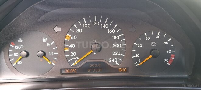 Mercedes E 240 1999, 573,307 km - 2.4 l - Qusar
