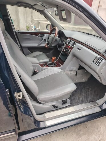 Mercedes E 220 d 2001, 350,000 km - 2.2 л - Bakı