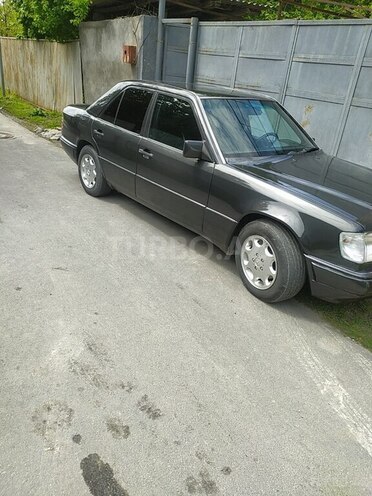 Mercedes E 220 1994, 572,221 km - 2.2 l - Balakən