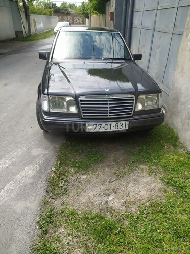 Mercedes E 220 1994, 572,221 km - 2.2 l - Balakən