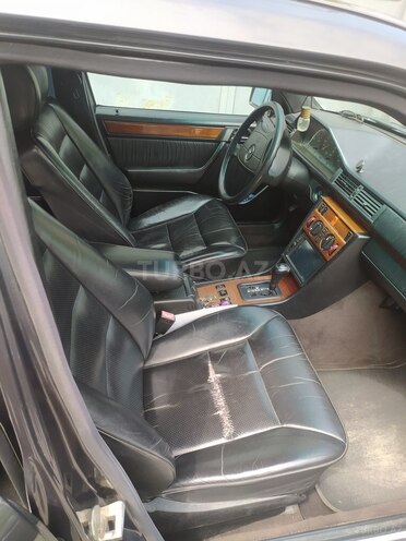 Mercedes E 220 1994, 572,221 km - 2.2 l - Balakən