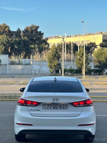 Hyundai Elantra-6