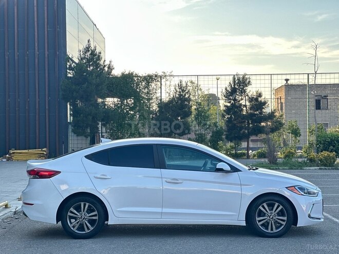 Hyundai Elantra-3