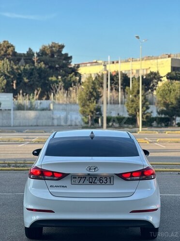 Hyundai Elantra-5