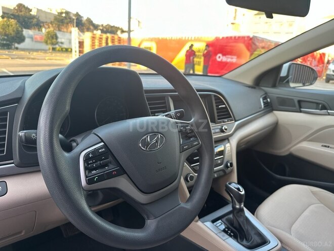 Hyundai Elantra-14