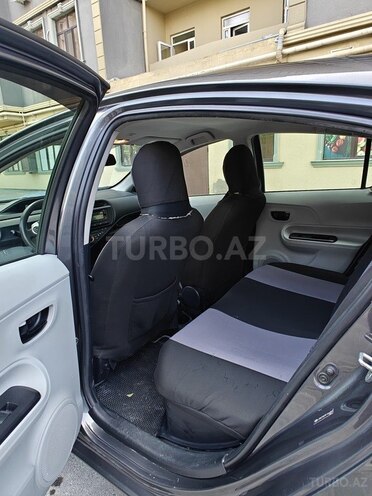 Toyota Prius C 2014, 263,570 km - 1.5 л - Bakı