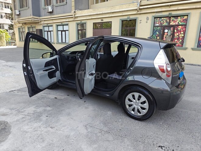 Toyota Prius C 2014, 263,570 km - 1.5 л - Bakı