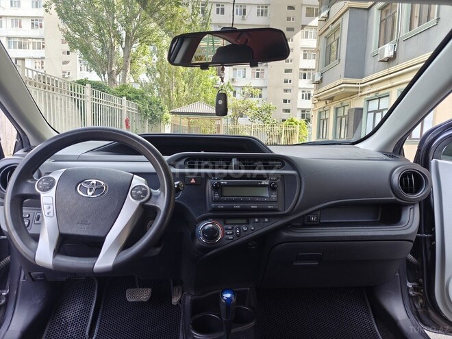 Toyota Prius C 2014, 263,570 km - 1.5 л - Bakı