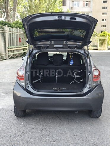Toyota Prius C 2014, 263,570 km - 1.5 л - Bakı