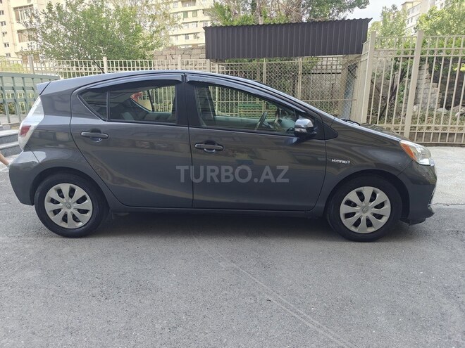 Toyota Prius C 2014, 263,570 km - 1.5 л - Bakı