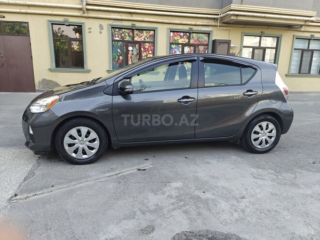 Toyota Prius C 2014, 263,570 km - 1.5 л - Bakı