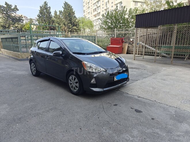 Toyota Prius C 2014, 263,570 km - 1.5 л - Bakı