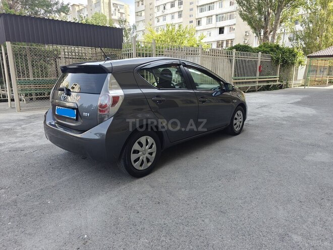 Toyota Prius C 2014, 263,570 km - 1.5 л - Bakı