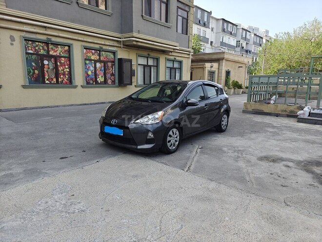 Toyota Prius C 2014, 263,570 km - 1.5 л - Bakı