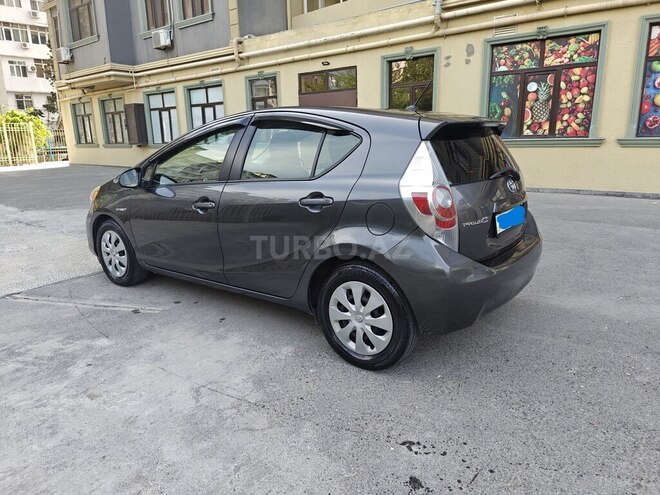 Toyota Prius C 2014, 263,570 km - 1.5 л - Bakı