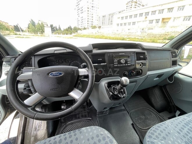 Ford Transit-3