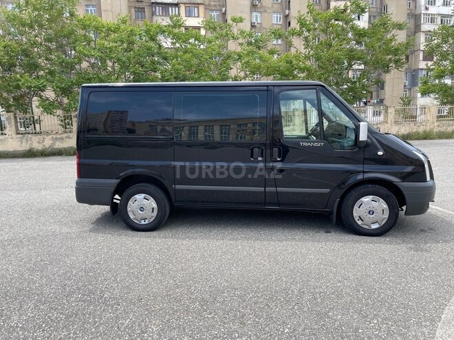 Ford Transit-12