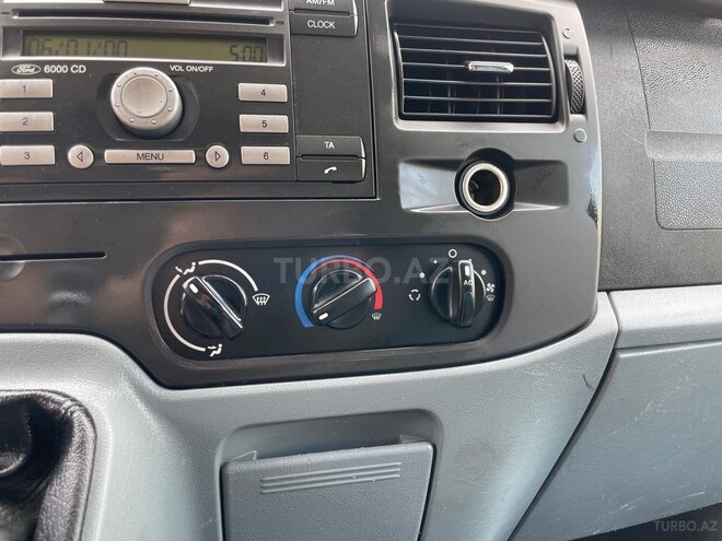 Ford Transit-6