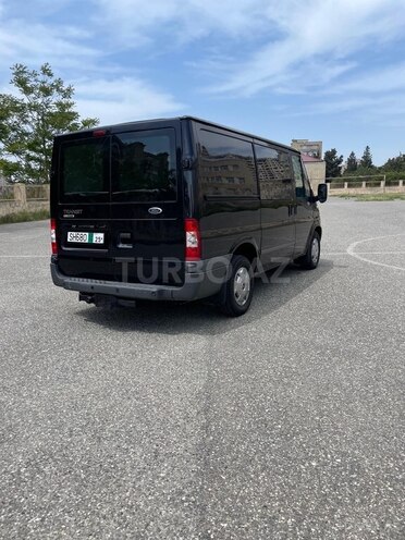 Ford Transit-13