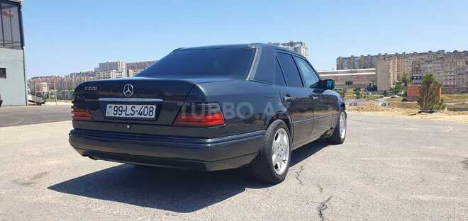 Mercedes E 220 1995, 350,000 km - 2.2 l - Bakı