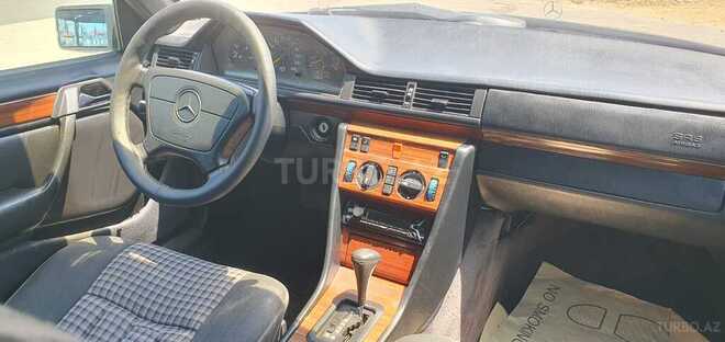 Mercedes E 220 1995, 350,000 km - 2.2 l - Bakı