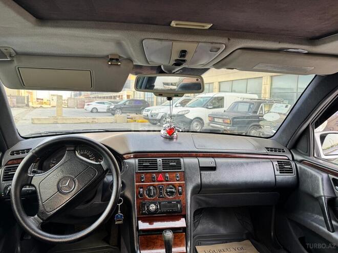 Mercedes E 280 1996, 286,000 km - 2.8 l - Sumqayıt