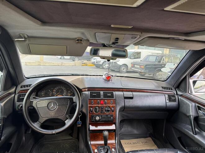 Mercedes E 280 1996, 286,000 km - 2.8 l - Sumqayıt
