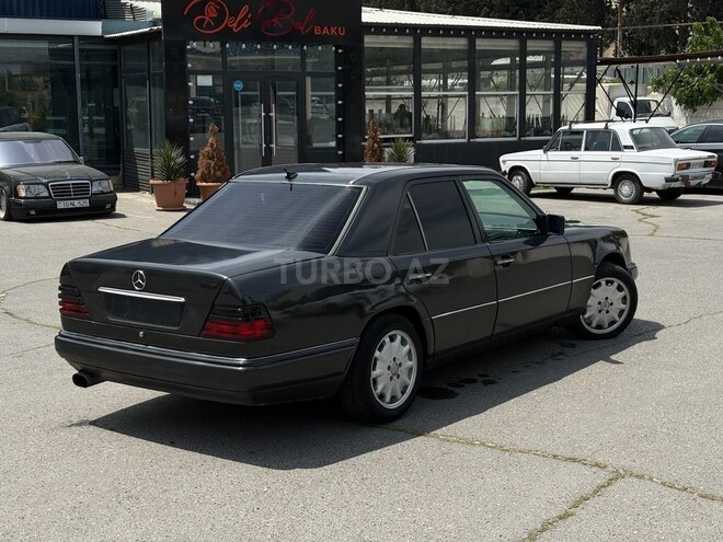 Mercedes E 220 1994, 250,000 km - 2.2 l - Bakı