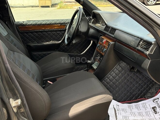 Mercedes E 220 1994, 250,000 km - 2.2 l - Bakı