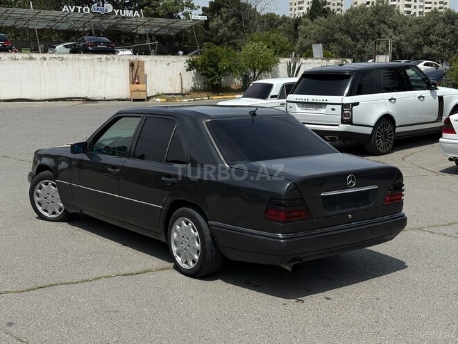 Mercedes E 220 1994, 250,000 km - 2.2 l - Bakı