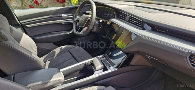 Audi  2022, 6,000 km - 0.0 l - Bakı