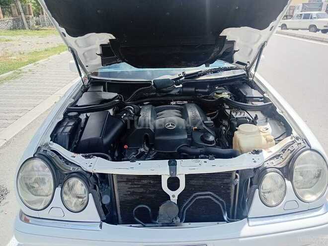 Mercedes E 240 1999, 295,000 km - 2.4 l - Şəki