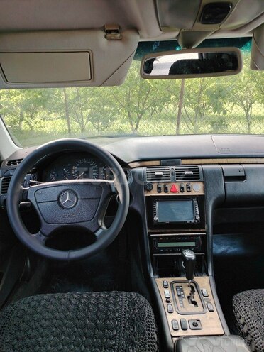 Mercedes E 220 d 1998, 447,973 km - 2.2 l - Bərdə