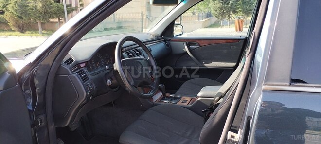 Mercedes E 220 d 1999, 250,000 km - 2.2 l - Bakı