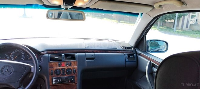 Mercedes E 220 d 1999, 250,000 km - 2.2 l - Bakı
