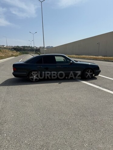 Mercedes E 270 2001, 391,000 km - 2.7 l - Bakı