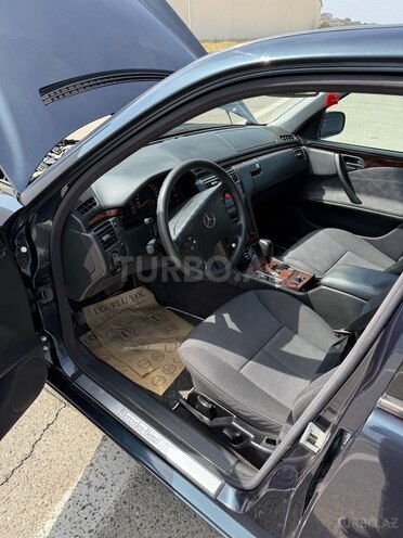 Mercedes E 270 2001, 391,000 km - 2.7 l - Bakı
