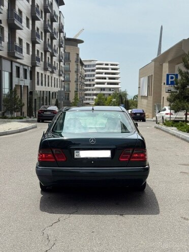 Mercedes E 230 1996, 490,000 km - 2.3 л - Bakı