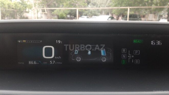 Toyota Prius 2018, 129,900 km - 1.8 l - Bakı