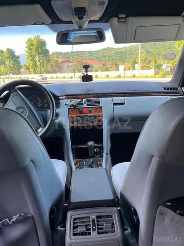 Mercedes E 240 1998, 334,000 km - 2.4 l - Balakən
