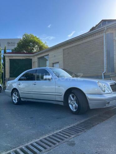 Mercedes E 240 1998, 334,000 km - 2.4 l - Balakən